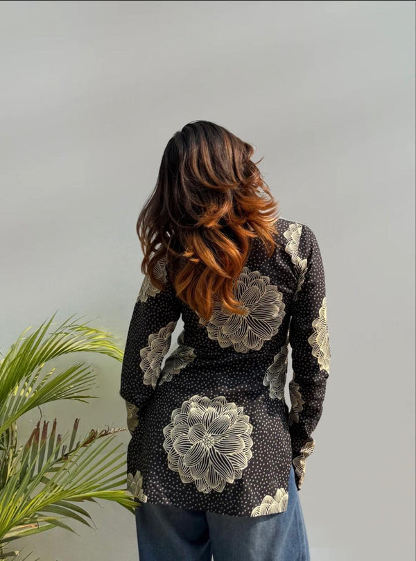 Women's Black Oversized Floral Print Square-Neck Short Kurti