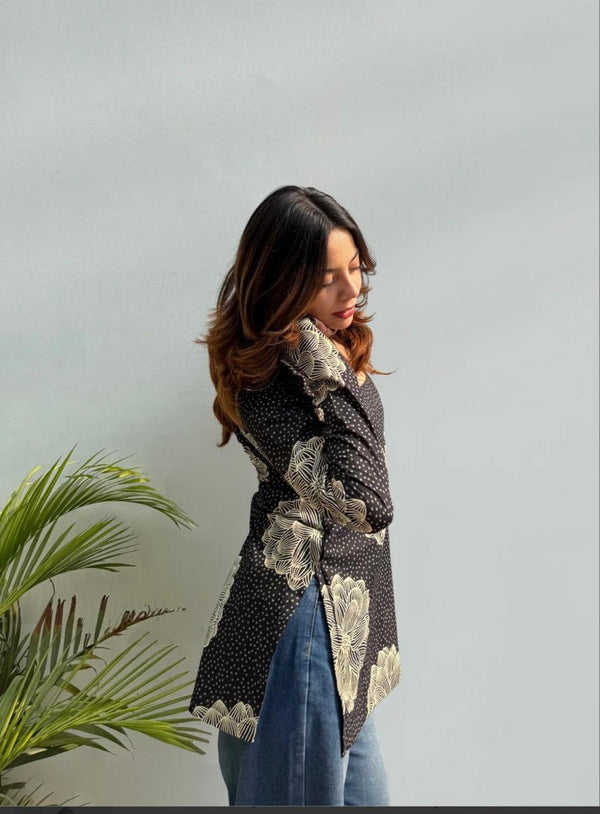 Women's Black Oversized Floral Print Square-Neck Short Kurti